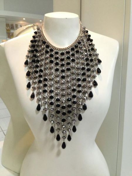 Maxi Colar Cristais preto e prata